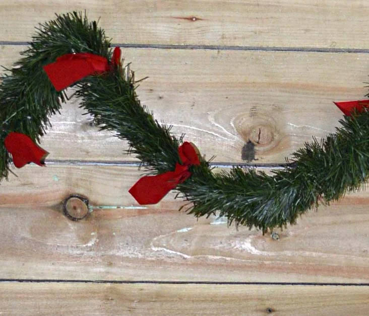 2.7m x 10cm Premier Christmas Green Tinsel with Red Bows Festive Decorative